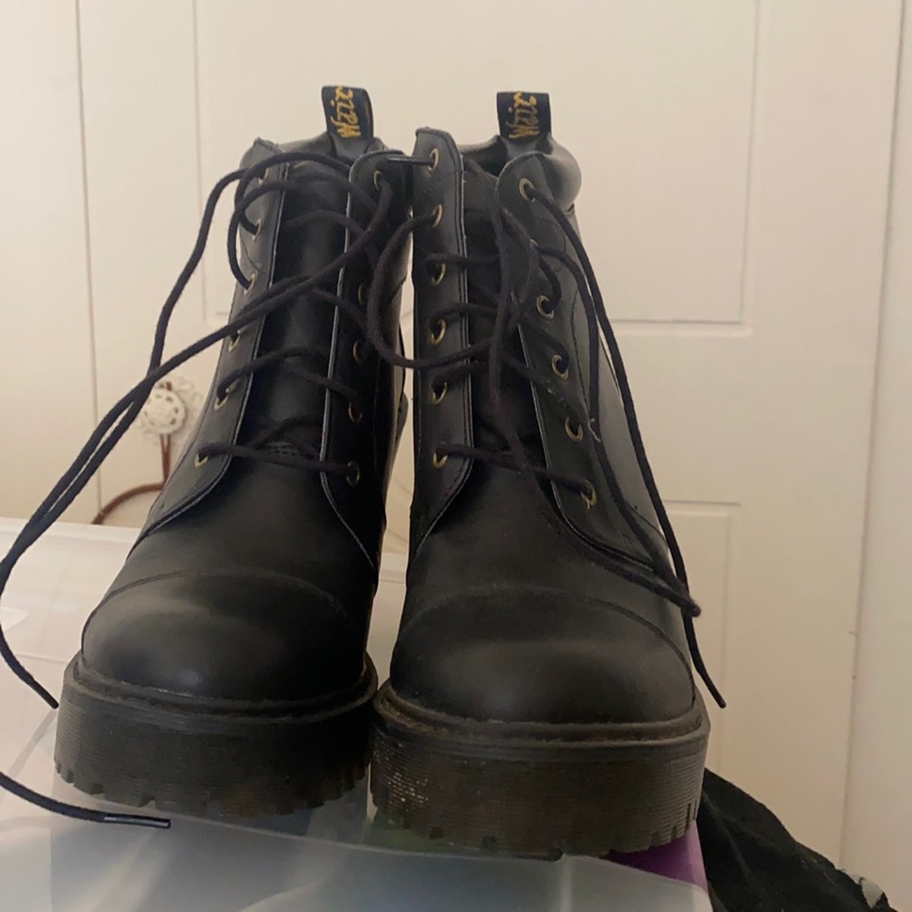 Dr. Martens Averil Boots